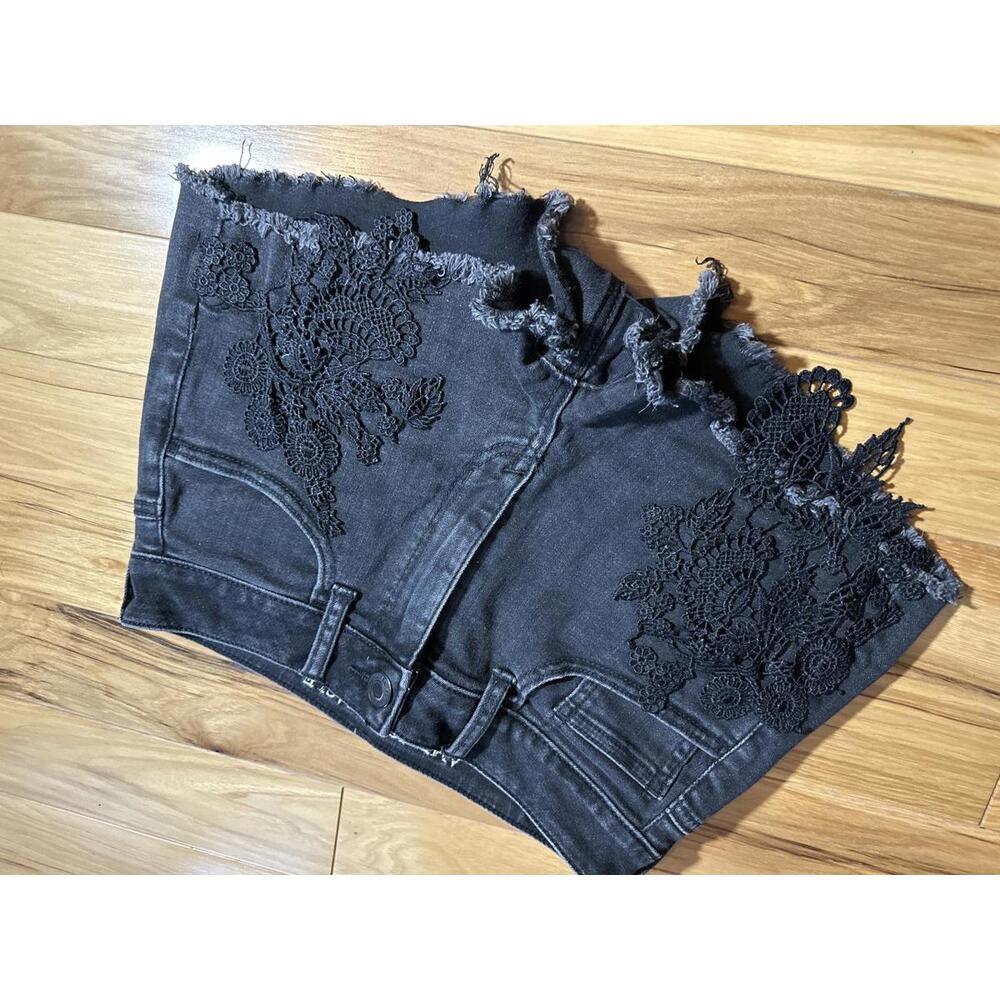 Women’s American Eagle denim cutoff embellished lace shorts! 4